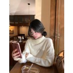 Lazy-style high-neck sweater for women, loose fit, soft and cozy white pullover top, perfect for autumn and winter.