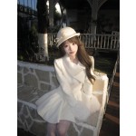 Sweet and elegant dress for women, perfect for autumn and winter. A sophisticated princess-style dress with a cinched waist and woolen coat.